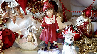 Сувенир ErichKrause® Decor Девочка с яблоками 13см Сувенир ErichKrause® Decor Девочка с яблоками 13см
